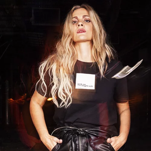 Με τη Νατάσσα και τους φίλους της στη νέα δεκαετία