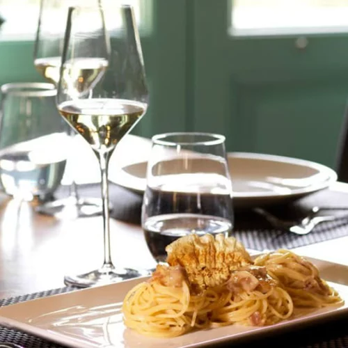 Γιορτινά μεσημέρια στο «Επτά 7»