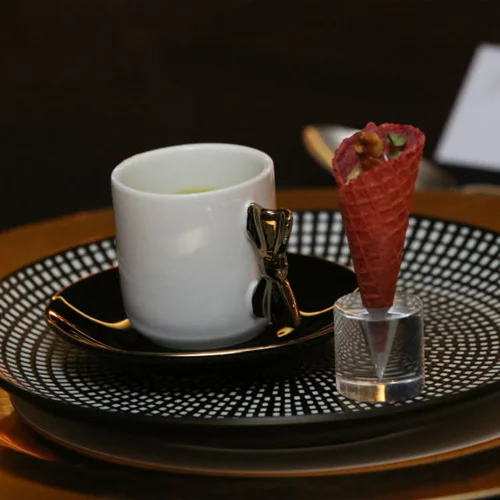 Το «La Suite Lounge» ομιλεί haute γαλλικά 