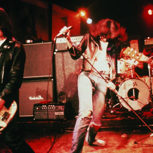 Οι Ramones τα σπάνε στο Άστορ