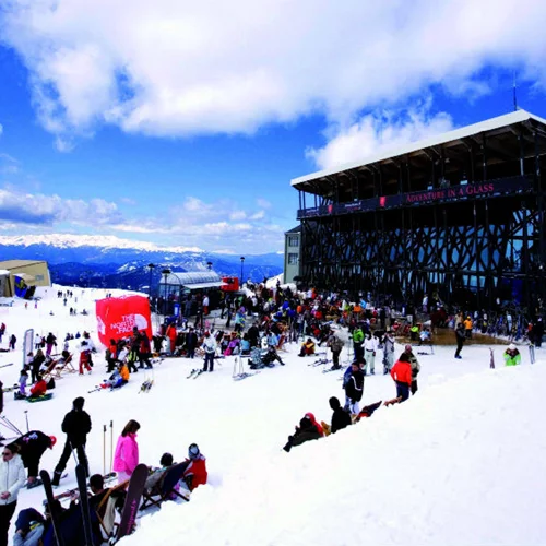 Εύκολα σλάλομ στα χιονοδρομικά της διπλανής πόρτας