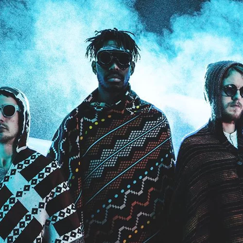 Μιλήσαμε με το συγκρότημα που κυκλοφόρησε το δίσκο της χρονιάς