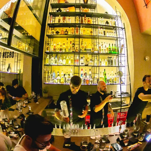 4 cocktail πάρτι με νέες λίστες, εκλεκτούς καλεσμένους και... φρέσκα στρείδια!