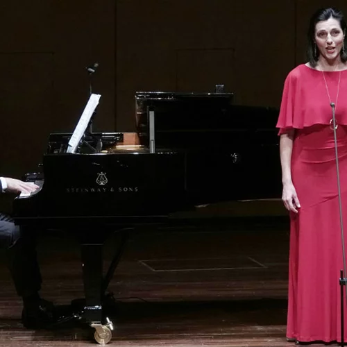 Ωραία ρεσιτάλ Μαραγκού και Κανάρη με τραγούδια για μικρούς και μεγάλους