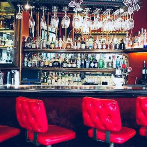 3 μπαρ με σπέσιαλ κοκτέιλ και ειδικά μενού για να γιορτάσετε τον Βαλεντίνο