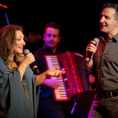 Περάσαμε μια όμορφη νύχτα στο «Γυάλινο» με Βιτάλη και Μπάση