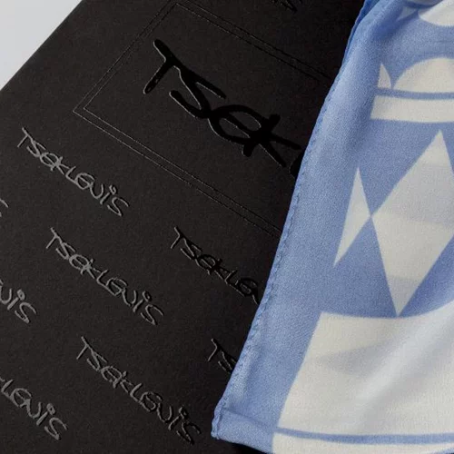 Τα μεταξωτά φουλάρια του Γιάννη Τσεκλένη 