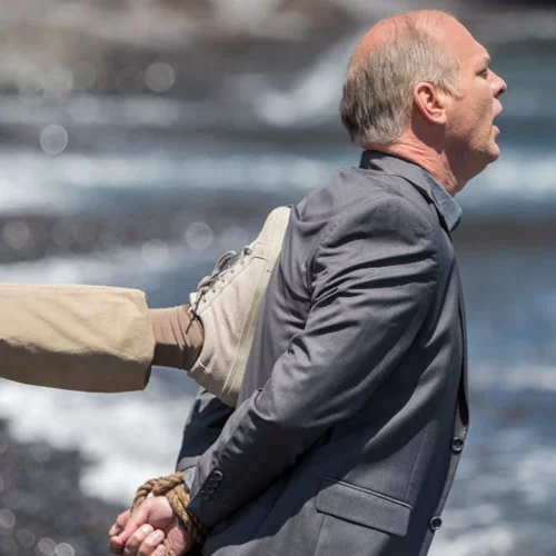 Κορνέλιου Πορουμπόιου: «Διασκέδασα αφάνταστα παίζοντας με τα κλισέ του φιλμ νουάρ»