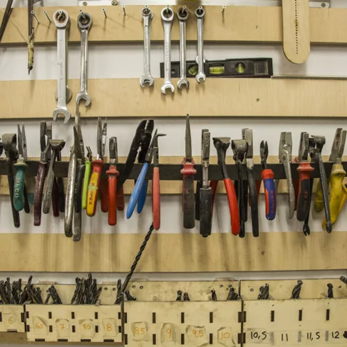 Upcycling: Οι Αθηναίοι που φτιάχνουν θησαυρούς από σκουπίδια