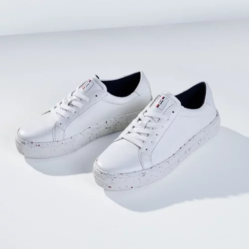 Ο Tommy Hilfiger Ανακυκλώνει 