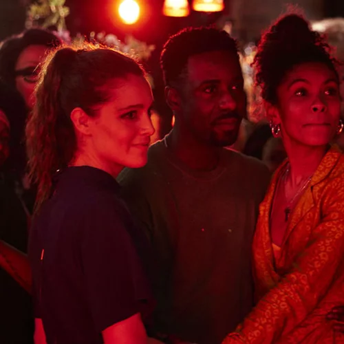 5 σειρές για solo bingeing την ημέρα του Αγίου Βαλεντίνου