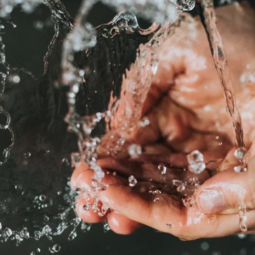 Πλύσιμο χεριών: Βασικοί κανόνες υγιεινής και 6 κρέμες για να αποφύγουμε σκασμένα χέρια και δερματίτιδα 