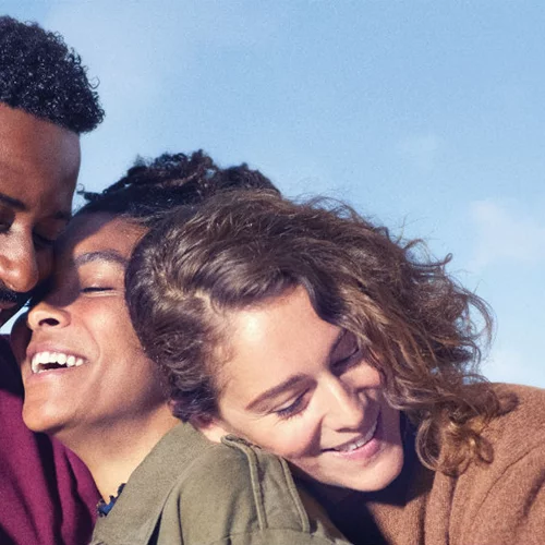 5 σειρές που θα σου κρατήσουν συντροφιά το Πάσχα