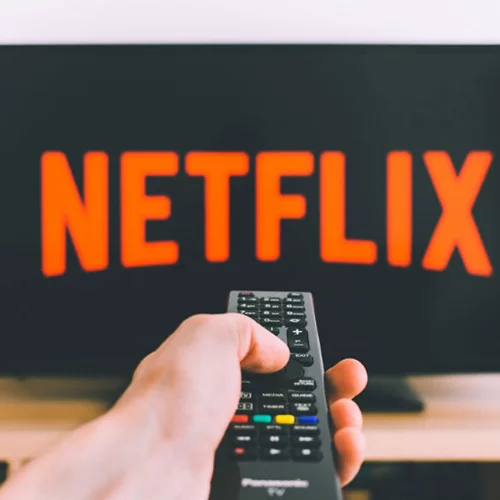 Netflix party: Πιάσε ποπκορν, μπύρες και ξεκίνα netflix and chill εξ αποστάσεως