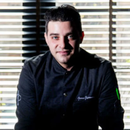 Φτιάχνουμε κοτόπουλο με πουρέ ρεβιθιού του Αντώνη Πεχλιβανάκη