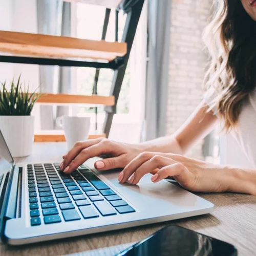 Αυστηρά πρόστιμα για τους διαδικτυακούς "πειρατές"