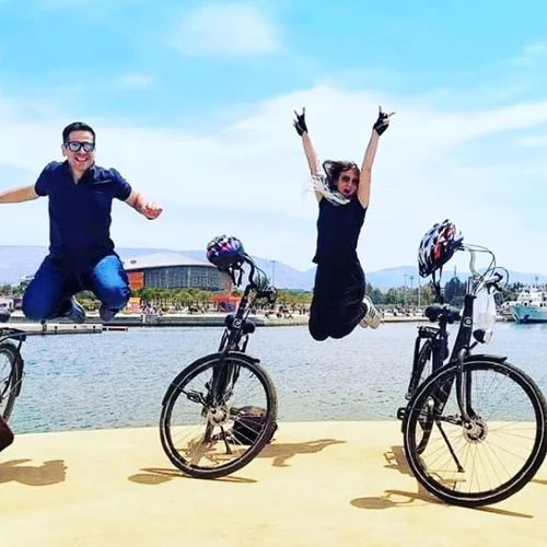 Κάθε Κυριακή, γυρνάμε την Αθήνα με ποδήλατο (ακόμη κι αν δεν έχουμε δικό μας)