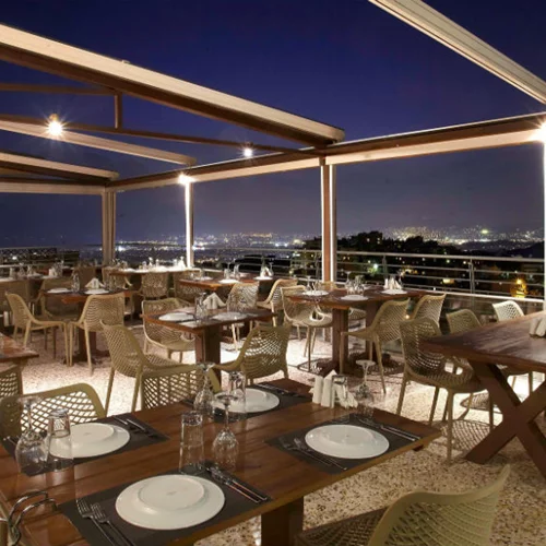 "Μπαλκόνι στις Κυκλάδες" με την Αθήνα και τη θάλασσα στο πιάτο