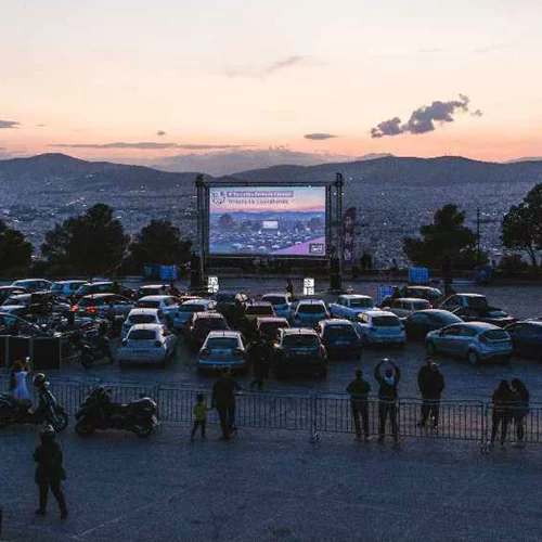 Σινεμά με υπέροχη θέα στο 4ο En Lefko Drive-in Cinema