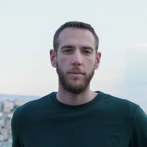 Βασίλης Κεκάτος: «Το χιούμορ είναι ο πιο ωραίος τρόπος για να γλείφεις τις πληγές σου»