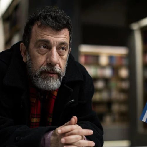 Ο Μανώλης Μαυροματάκης μιλά για το ρόλο του στους all-star «Μεταφραστές»