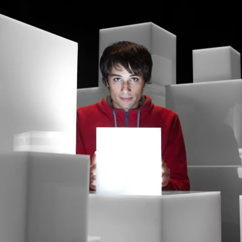 Το «Ποιος σκότωσε το σκύλο τα μεσάνυχτα» βγαίνει σε περιοδεία