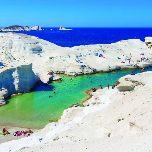 Η εσωστρεφής γοητεία της Μήλου που δεν σταματάς να ανακαλύπτεις