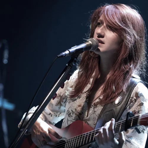 Η Μαρία Παπαγεωργίου παίζει με άρωμα, χρώμα και όνειρο στη νέα ταράτσα του «Gazarte»