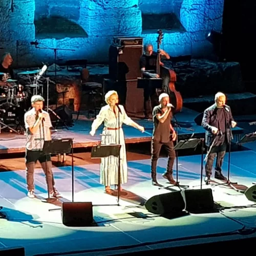 Είδαμε το αφιέρωμα στον «θεατρικό» Θάνο Μικρούτσικο στο Ηρώδειο