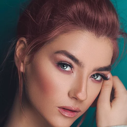 Get the summer glow: 5+1 βήματα για να πετύχετε την τέλεια καλοκαιρινή λάμψη με το σωστό highlighter