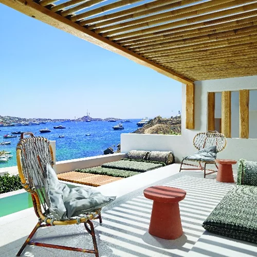 «Kenshō Psarou»: 5 ασφαλή αστέρια πάνω στην πιο διάσημη άμμο της Μυκόνου