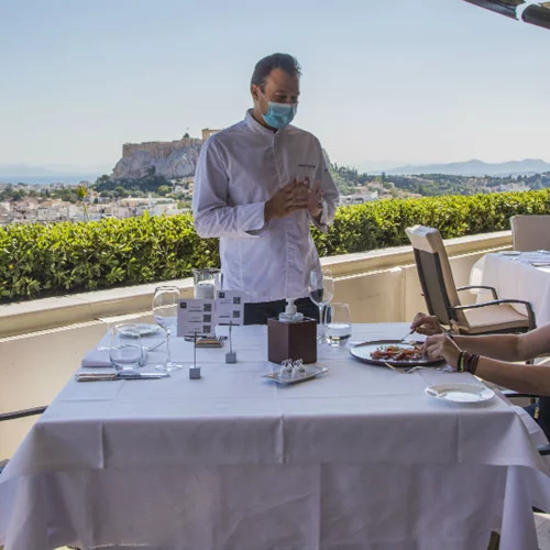 Τρώγοντας ασφαλώς στο «GB Roof Garden»!