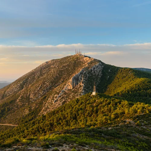 Πέντε διαδρομές που αξίζει να κάνετε στον Υμηττό