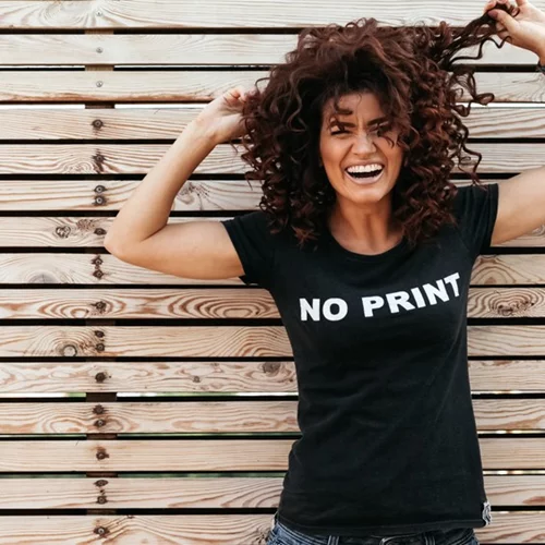 Black T-shirt: Βρέθηκε η τέλεια εκδοχή του 