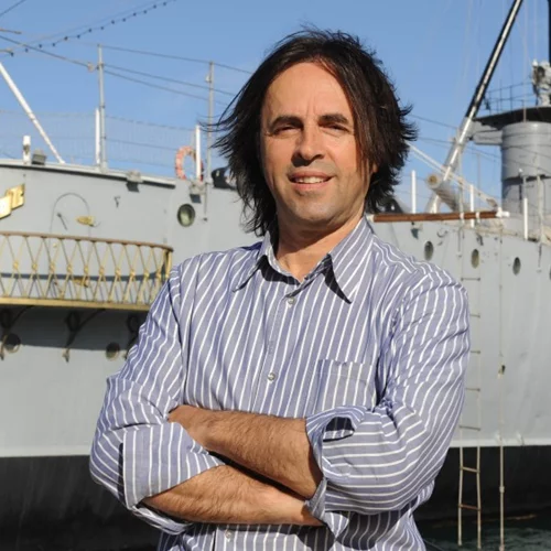 Βασίλης Λέκκας: «Πάντα ο λαός τραγουδάει και ξορκίζει»