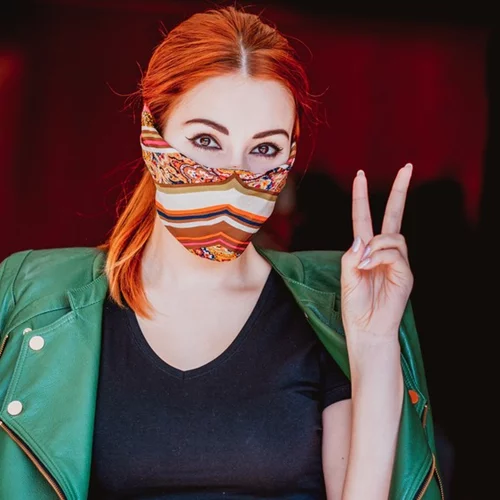 Επτά στιλάτες προστατευτικές μάσκες από γνωστούς σχεδιαστές του εξωτερικού