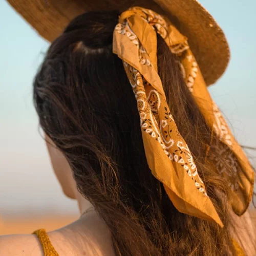 Hair moment: Αυτά είναι τα αγαπημένα αξεσουάρ του καλοκαιριού που φοριούνται στο νησί και στην πόλη 