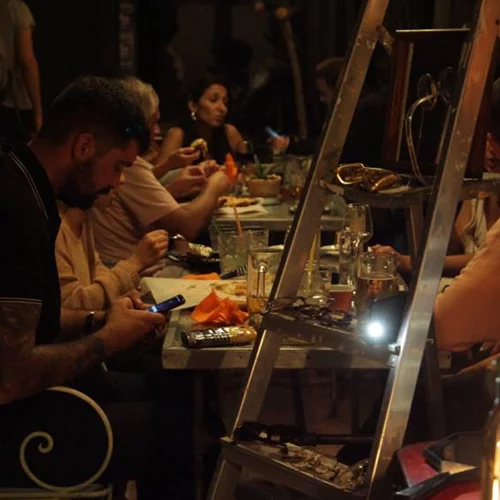 Οι καλλιτέχνες παίρνουν την τέχνη στα χέρια τους σε ένα διαφορετικό φεστιβάλ