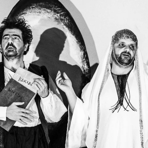 Ο απολαυστικός Μάκης Παπαδημητρίου επιστρέφει ως «Μήδεια» στο Εμπορικόν