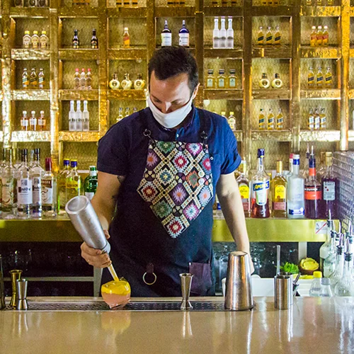 Δοκιμάσαμε πρώτοι το αναπάντεχο food & cocktail μενού του «Mikro»