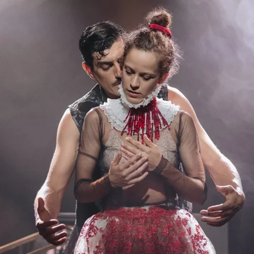 Πρώτες φωτογραφίες από το «This is not Romeo and Juliet» του Αργύρη Πανταζάρα