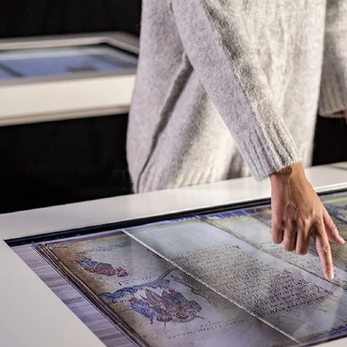 Εγκαίνια Εβδομάδας | Χειρόγραφοι κώδικες, παλαίτυπα κι άλλα κειμήλια του Άγιου Όρους σε οθόνες (12-18/10)