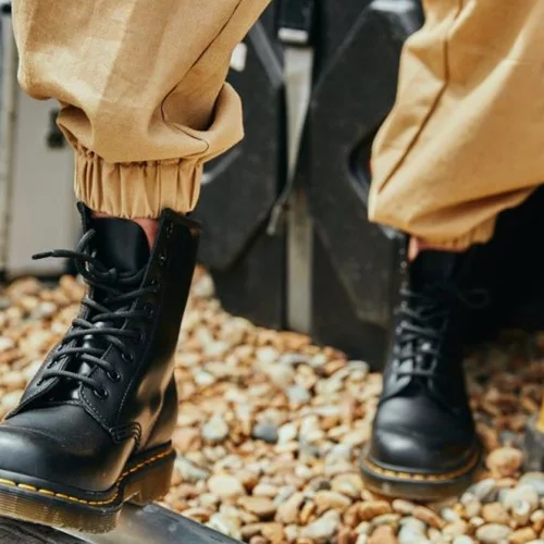 60 κεράκια για την Dr Martens 