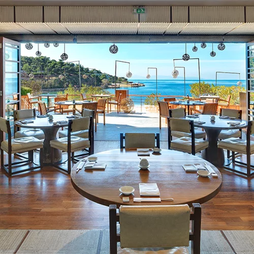 Φύγαμε για σούσι και κοκτέιλ στα μπαρ της πόλης 