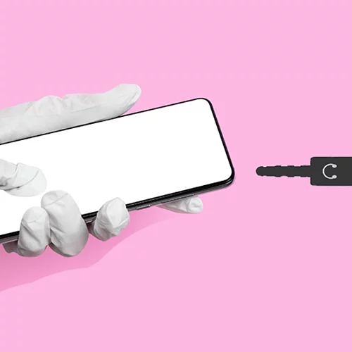 Μιλήσαμε με τους ανθρώπους πίσω απ’ την τηλεφωνική γραμμή στήριξης 10306