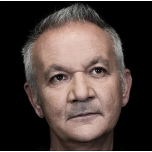 Χρήστος Θηβαίος: «Η χαρά είναι πάντα πολυτέλεια. Η πολυτέλεια δεν είναι πάντα χαρά» 