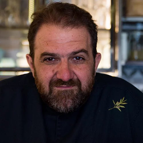 Ο "Jerar" υποδέχεται τον "Hasika"