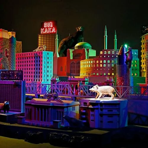 Στον υγρό τάφο της Μεσογείου κολυμπούν και τραγουδούν οι ήρωες του Ραέντ Γιασίν