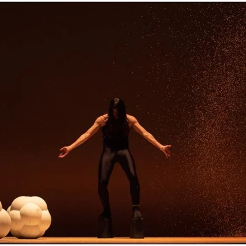 Η Λίντα Καπετανέα των Rootless Roots μάς μιλά για το «Stones & Bones» 