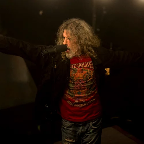 Μιλήσαμε με τον Argy των Nightstalker για τo «Stages A/live», το μέλλον της μουσικής και το βιβλίο που ετοιμάζει